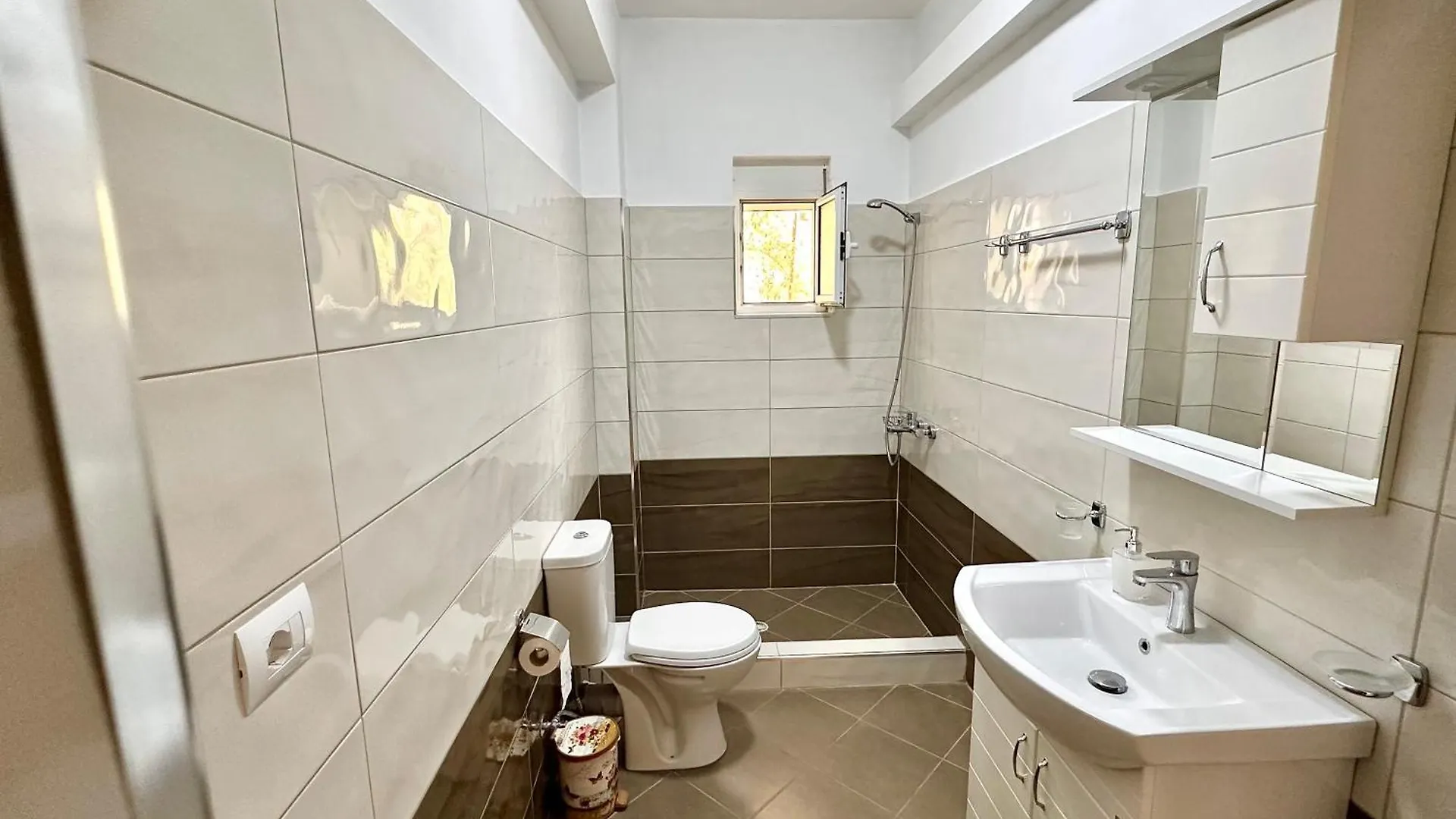 Elisabeth Apartments Sarande 0*,